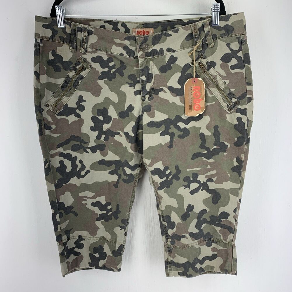 Vtg Y2K No Boundaries Juniors 17 Camo Capris Shorts Grunge Goth Army Studded NEW